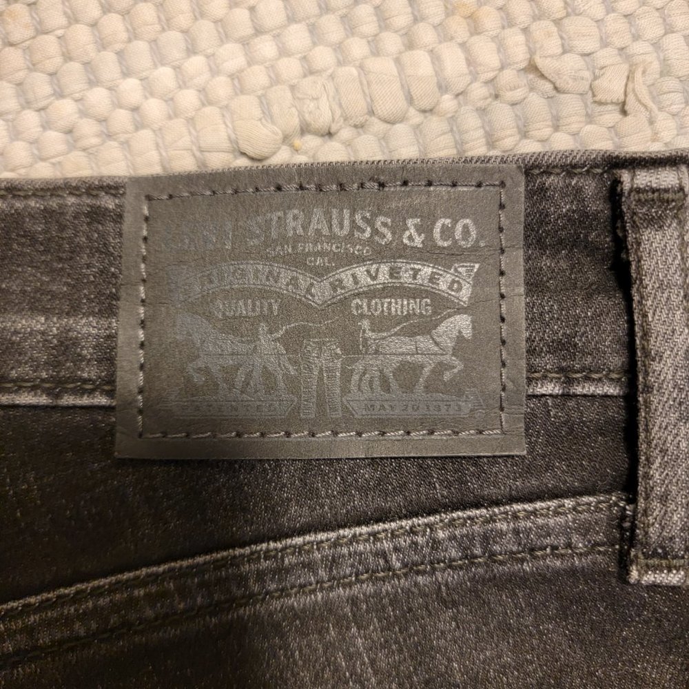 Levis - Picture 3 of 3